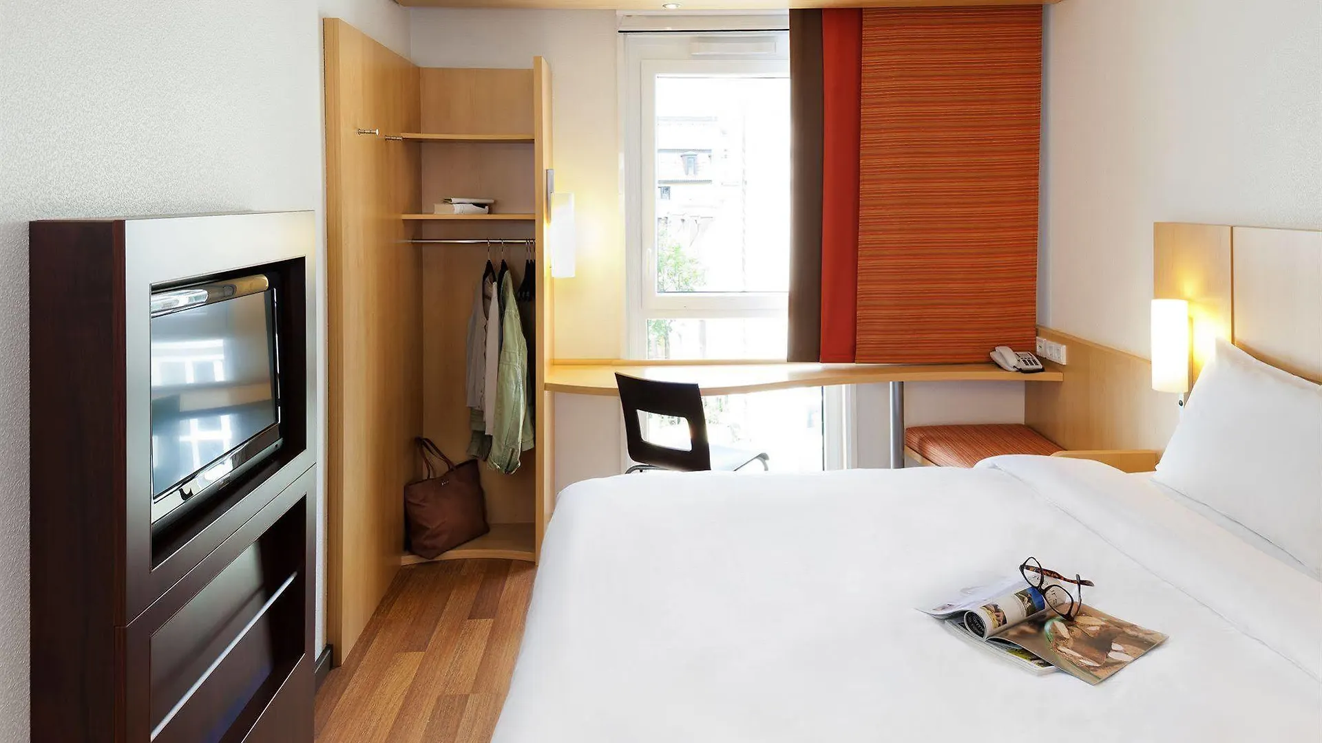 Ibis Lyon Est Chaponnay Hotel