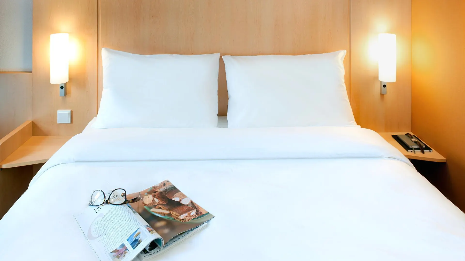 Ibis Lyon Est Chaponnay Hotel