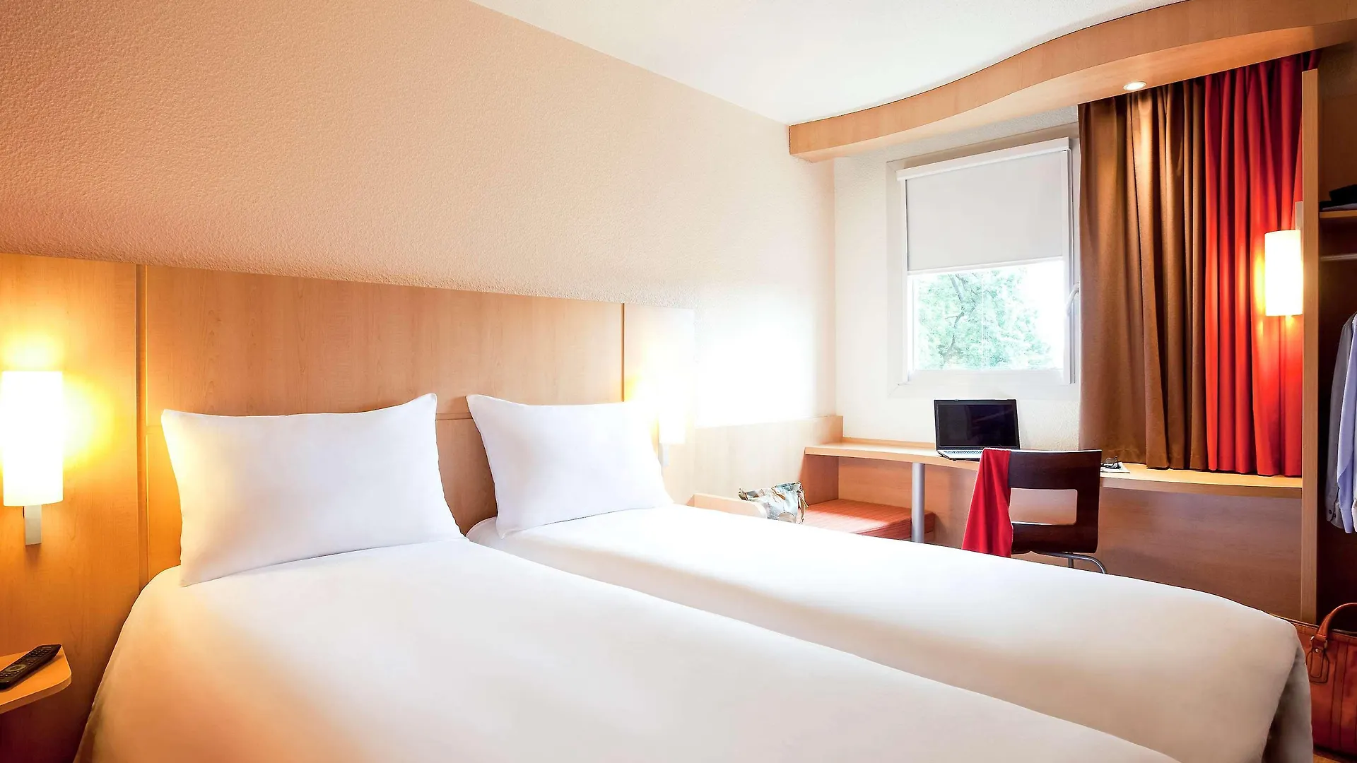Hotel ibis Lyon Est Chaponnay 3*,  France