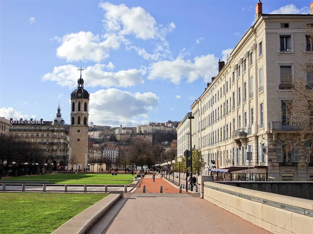 Ibis Lyon Est Chaponnay Hotel