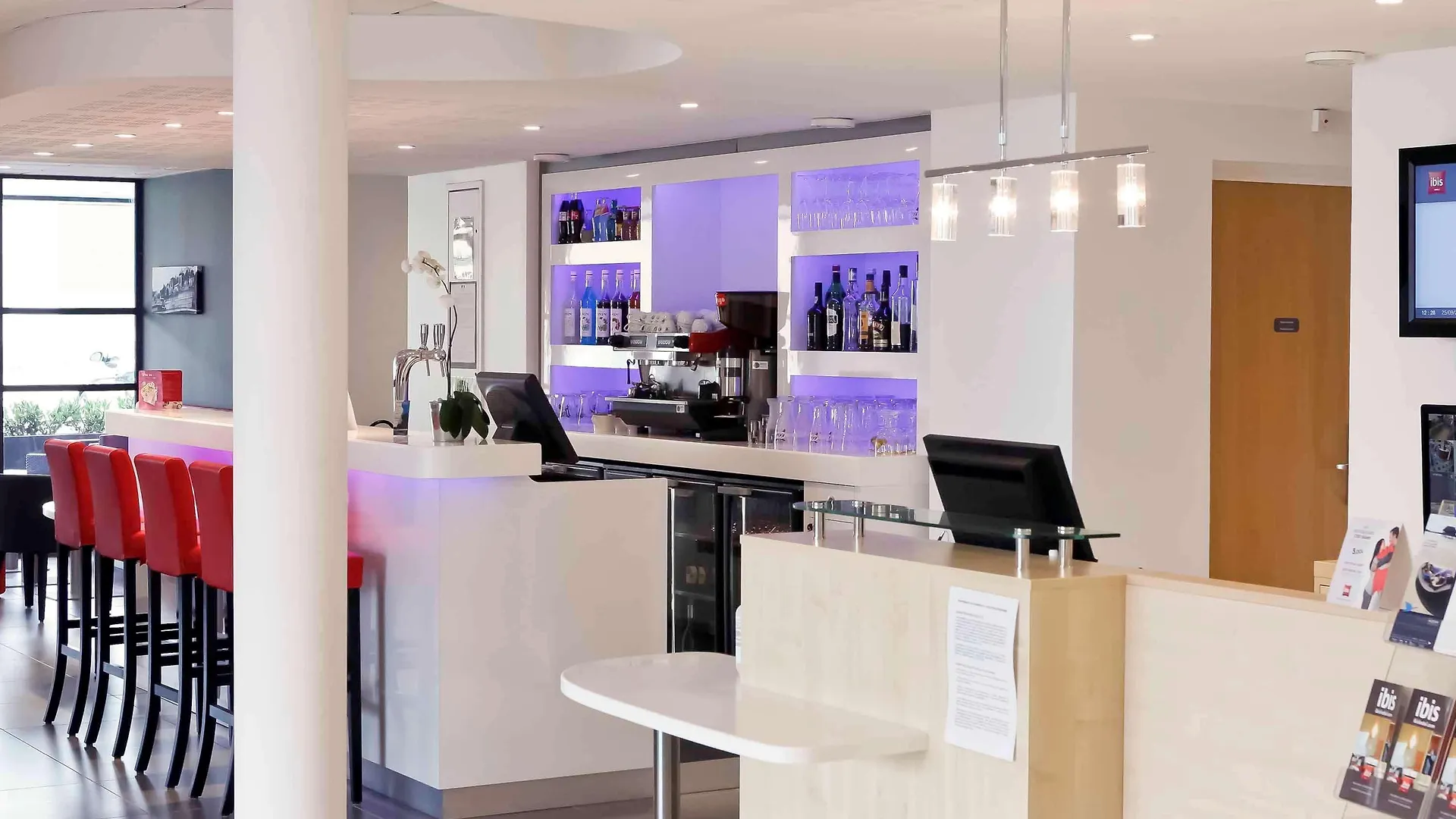 Ibis Lyon Est Chaponnay Hotel