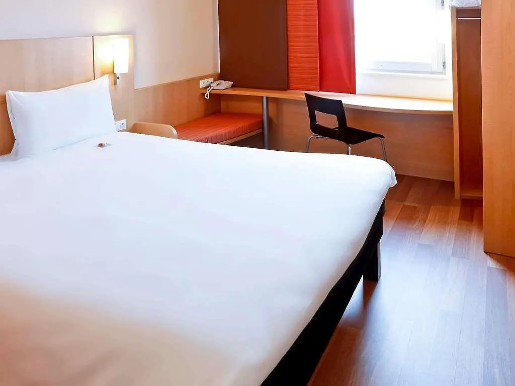 ***  Hotel ibis Lyon Est Chaponnay France