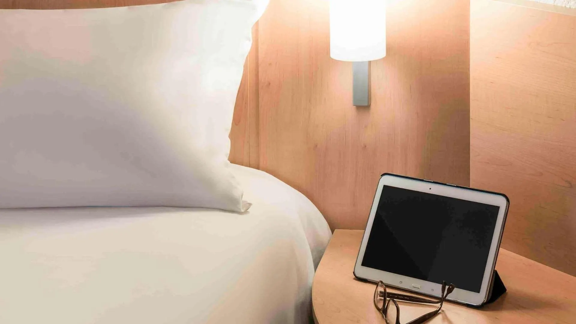 Ibis Lyon Est Chaponnay Hotel