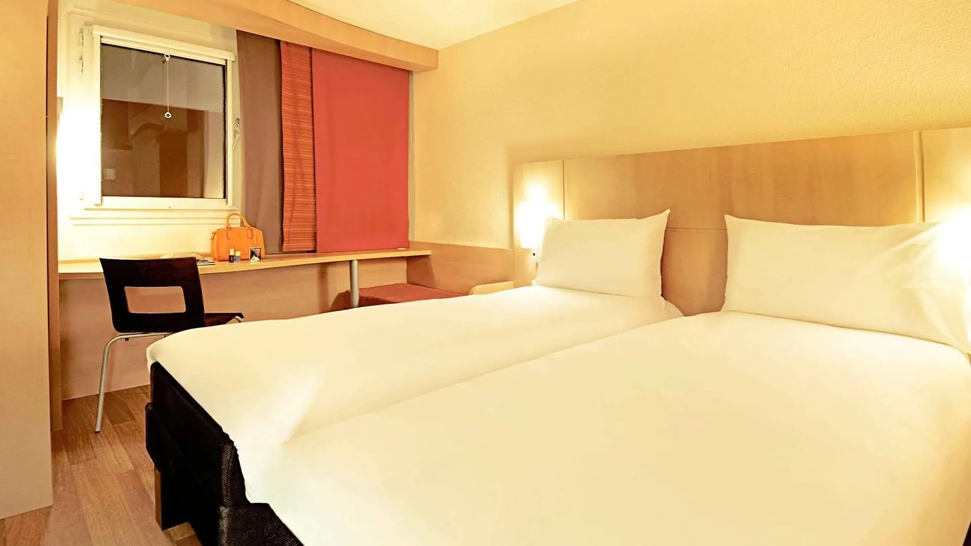 Ibis Lyon Est Chaponnay Hotel