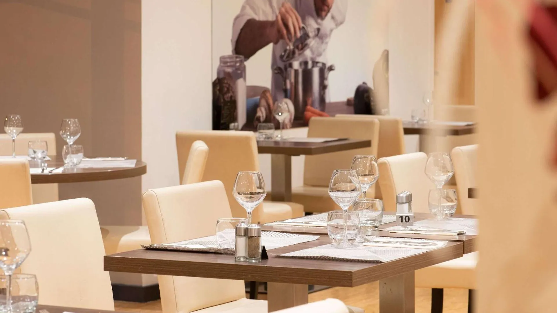 Ibis Lyon Est Chaponnay Hotel