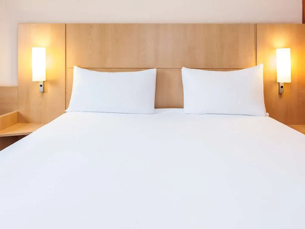 Ibis Lyon Est Chaponnay Hotel